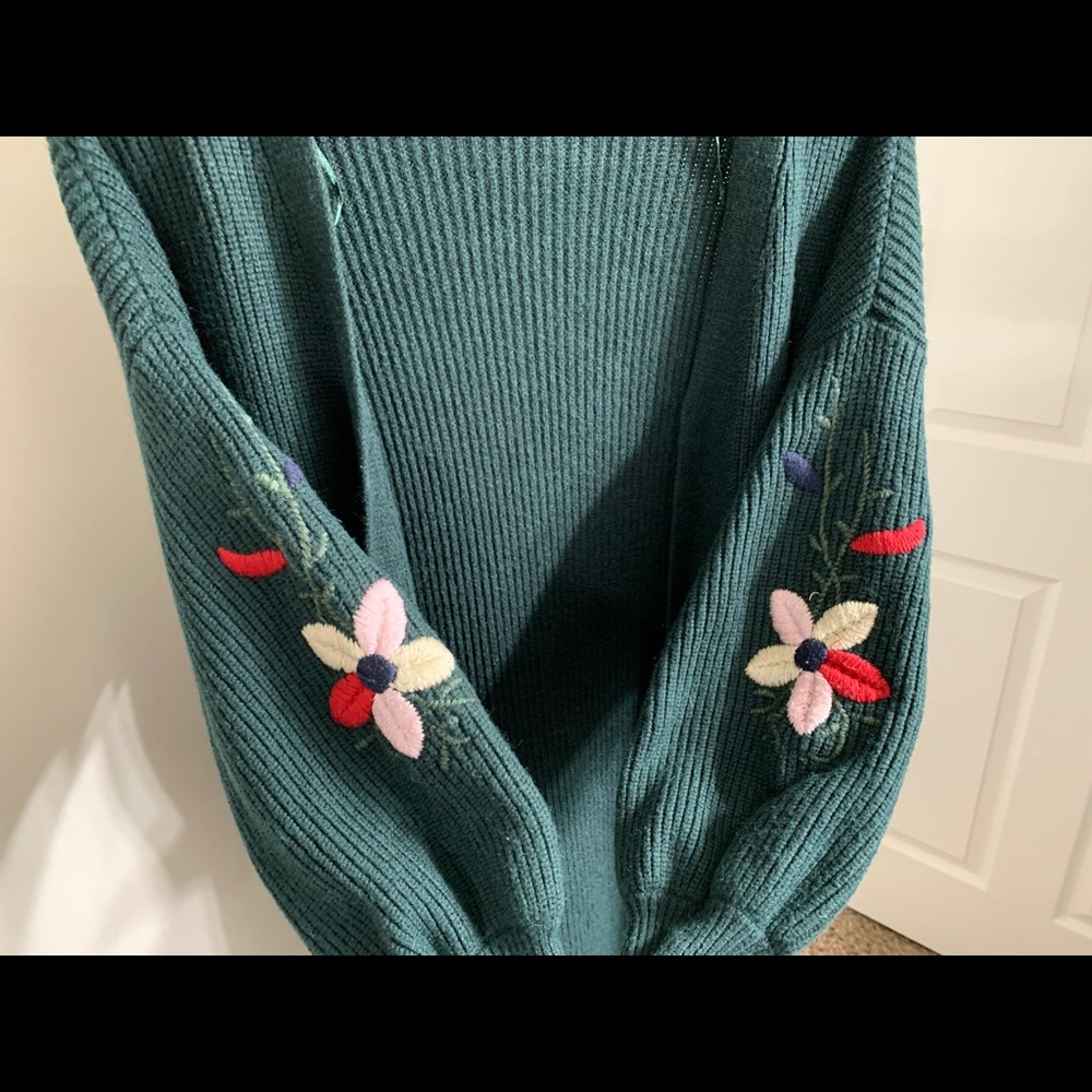 Cardigan - Picture 2 of 4